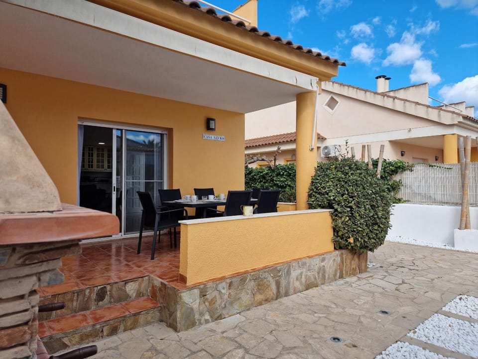 Property building, Facade/entrance, Off site