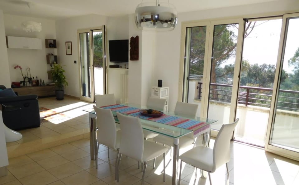 Communal lounge/ TV room, Living room, Dining area