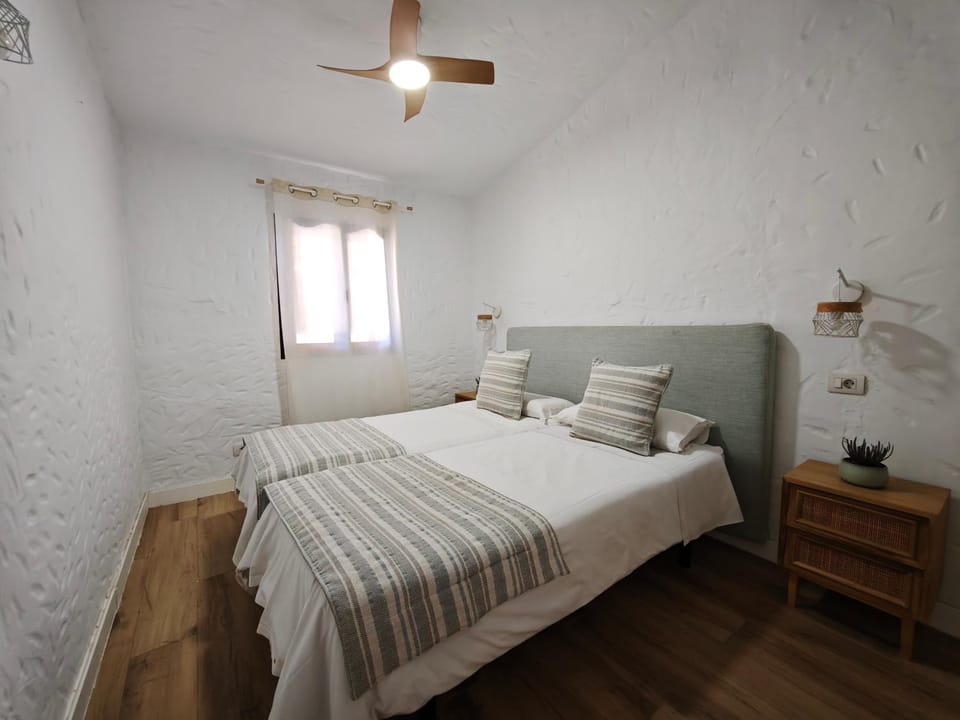 Bungalow con jardín privado junto al Yumbo Apartment in Maspalomas