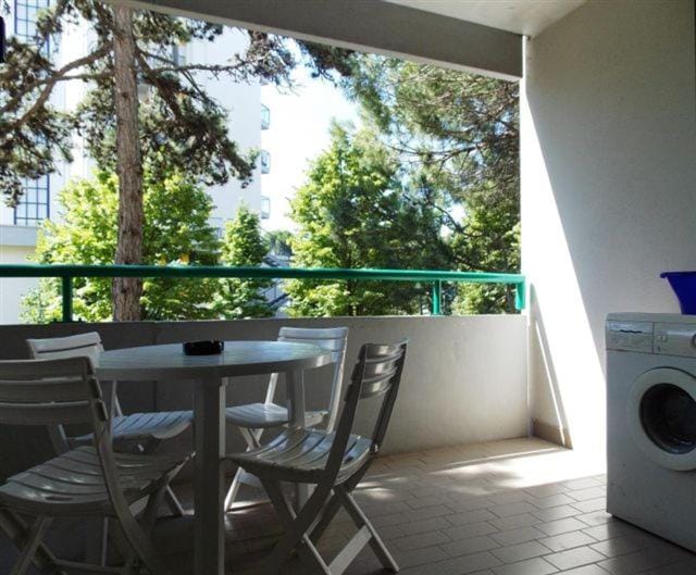 Balcony/Terrace, Dining area, washing machine
