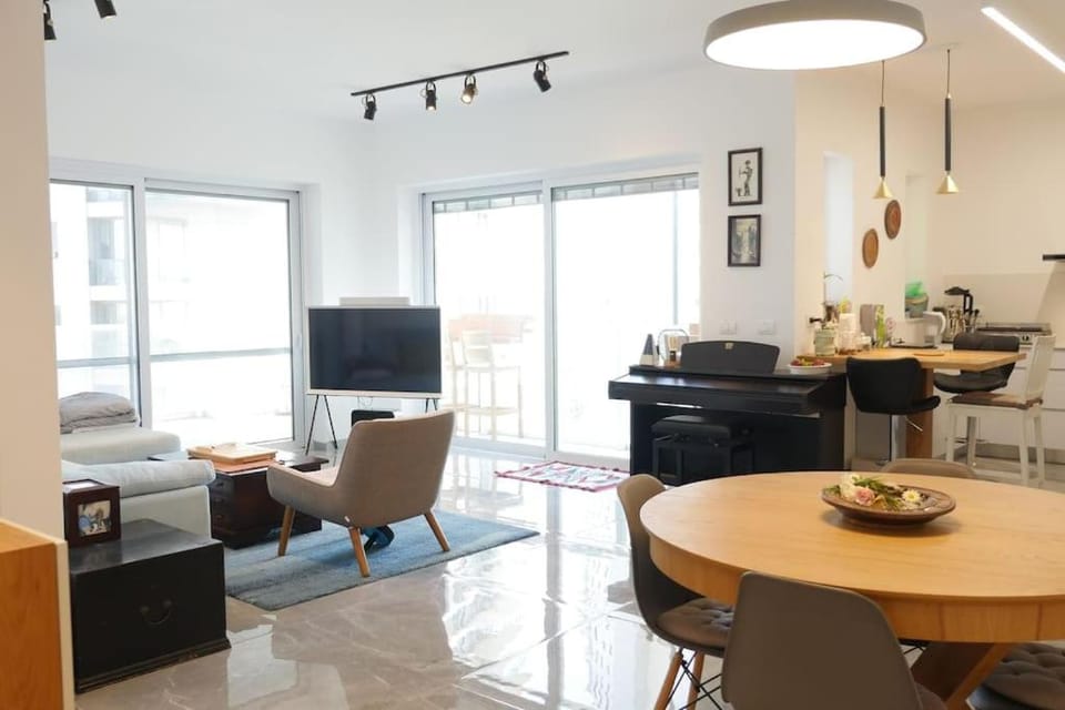 Beach front luxury apartment - managed building Apartment in Haifa District