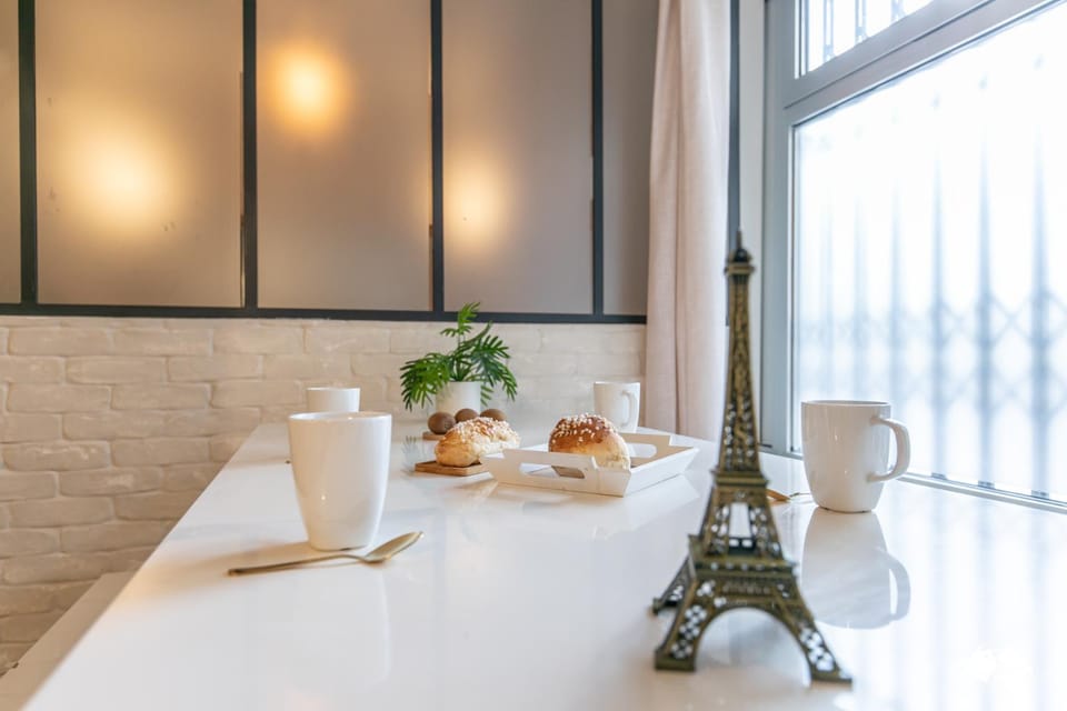 Dining area, Food
