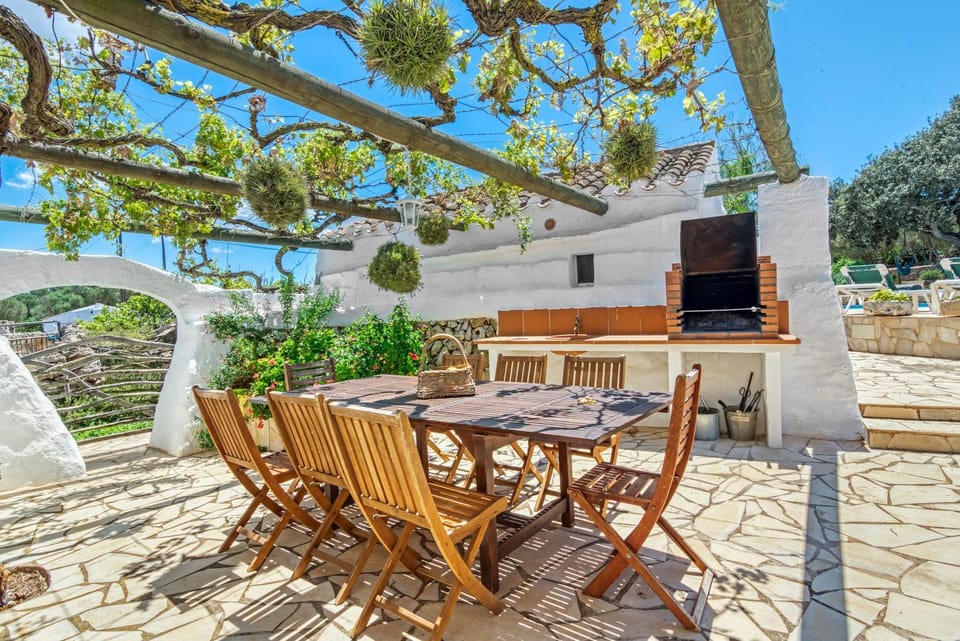 Property building, Balcony/Terrace, Living room