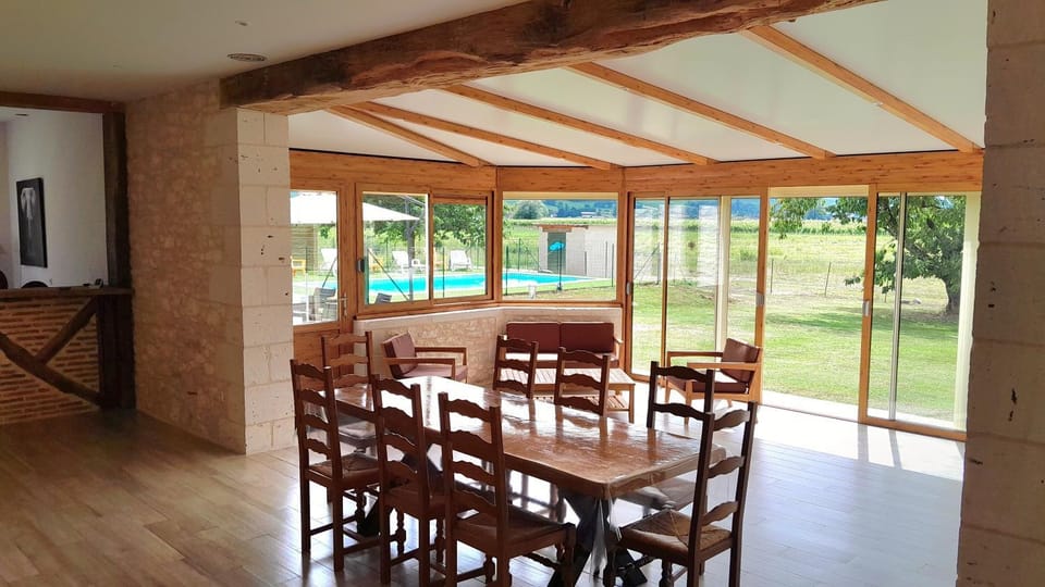 Dining area, Pool view