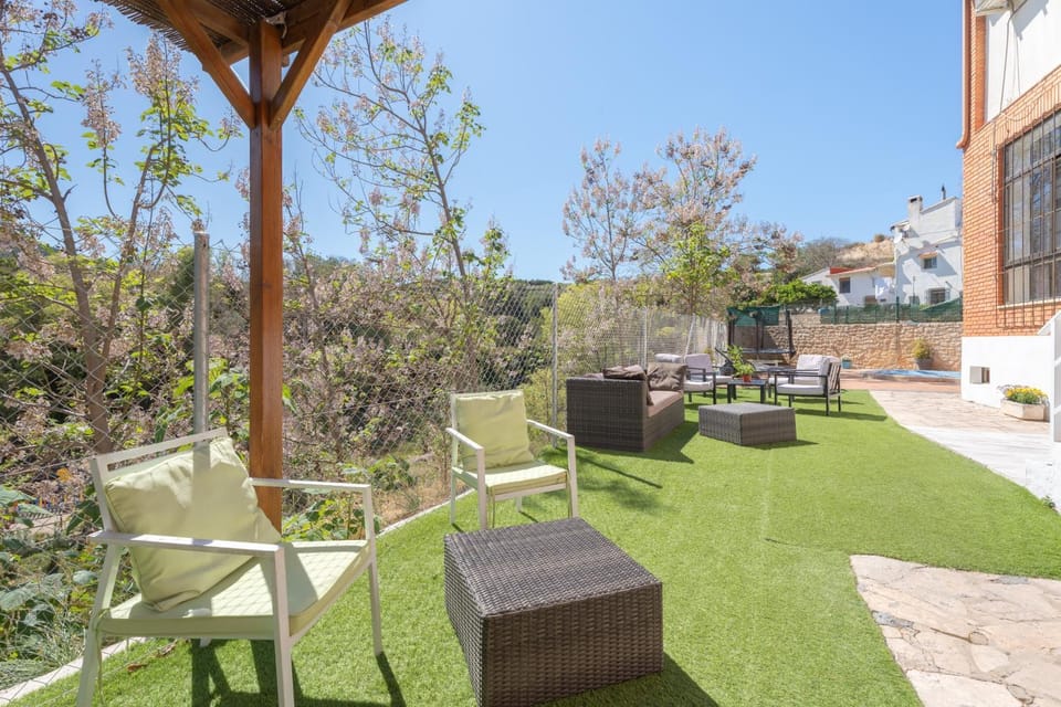 Property building, Balcony/Terrace, Living room