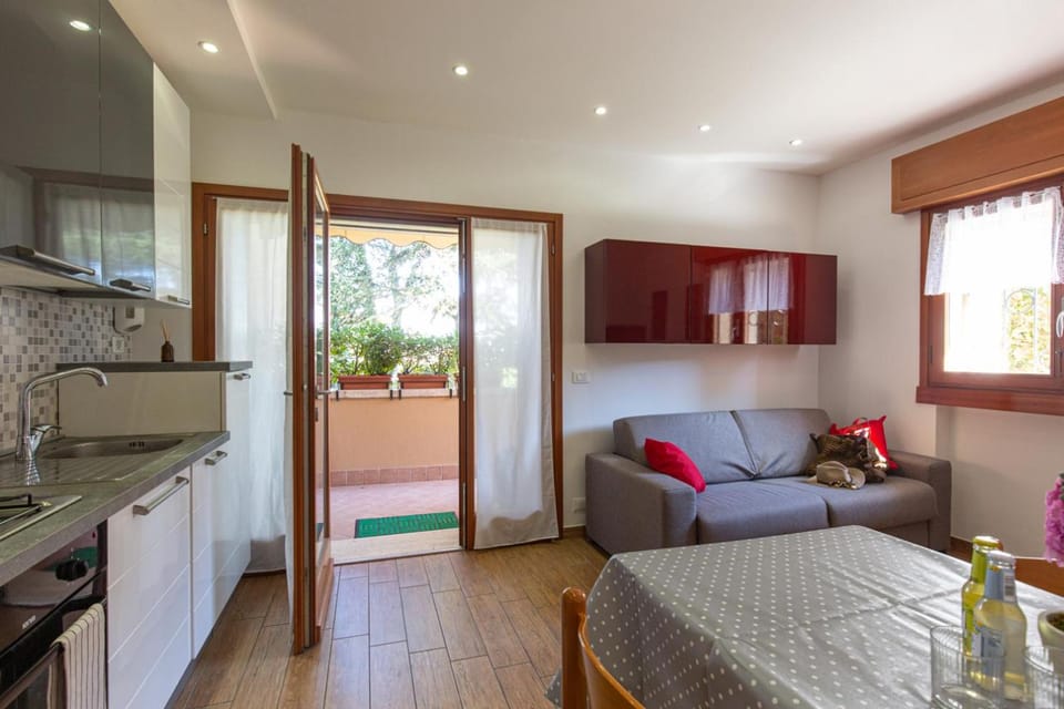 Kitchen or kitchenette, Living room, Seating area, Dining area, minibar, pet friendly, stove