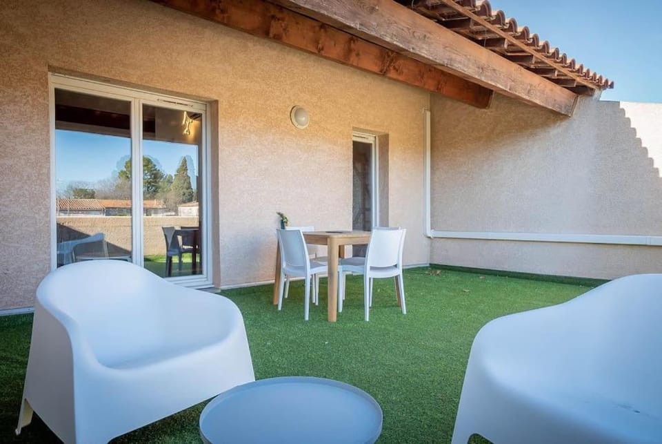 Balcony/Terrace, Dining area