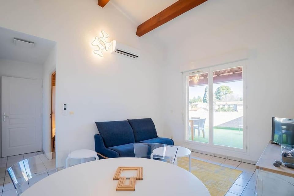 TV and multimedia, Living room, Dining area