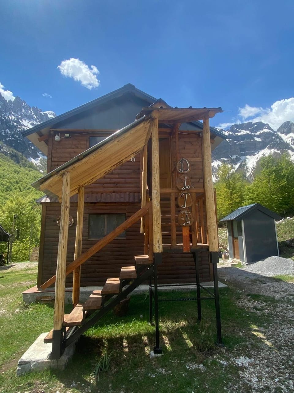 Bujtina Diti Chalet in Montenegro
