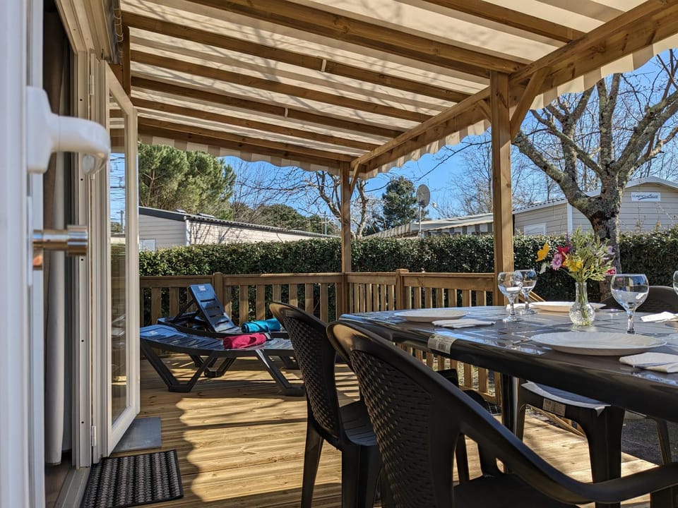 Patio, Dining area