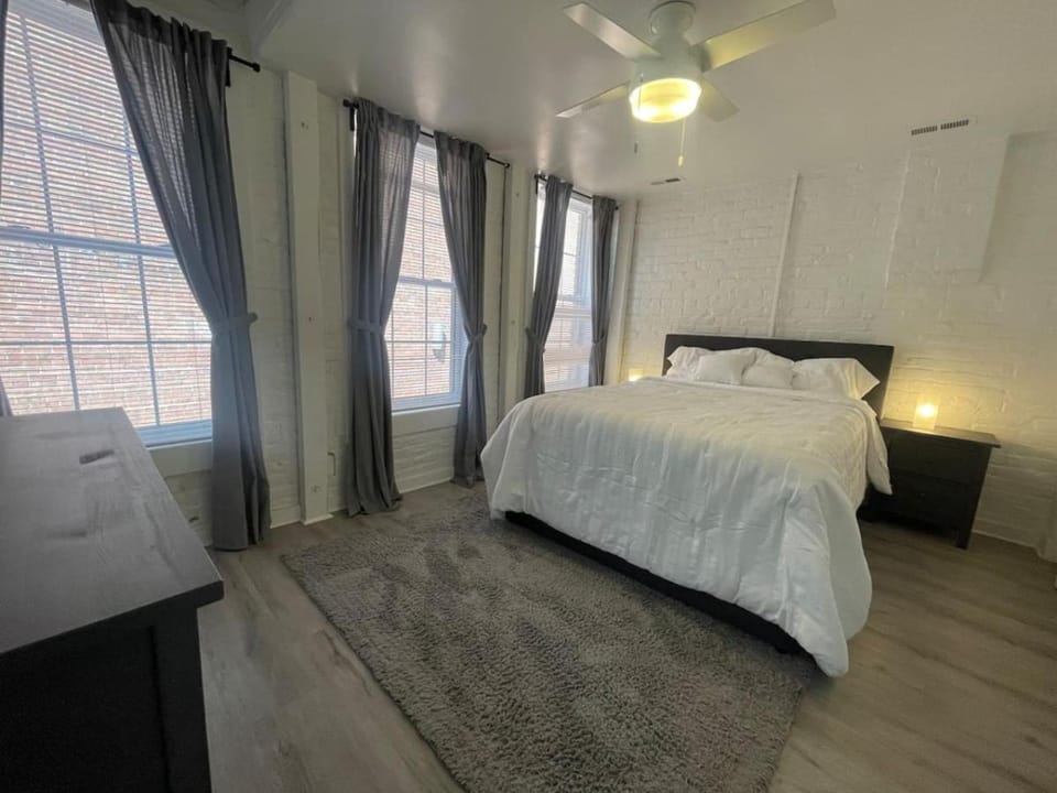 Vibe Central - Chic Shockoe 1BR Apartment in Church Hill