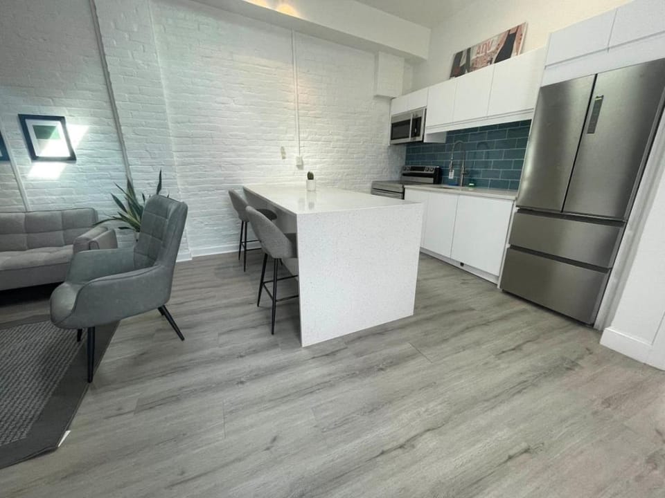 Vibe Central - Chic Shockoe 1BR Apartment in Church Hill