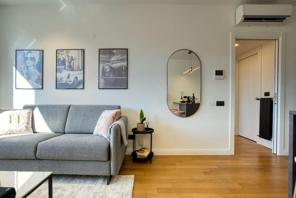 Living room, Seating area, air conditioner