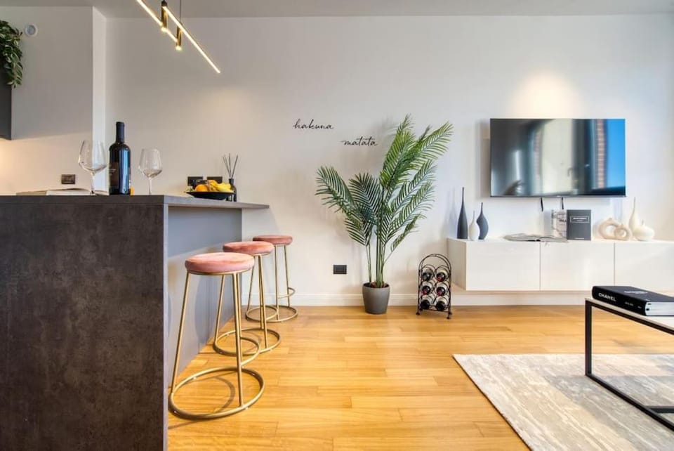 TV and multimedia, Kitchen or kitchenette, stove