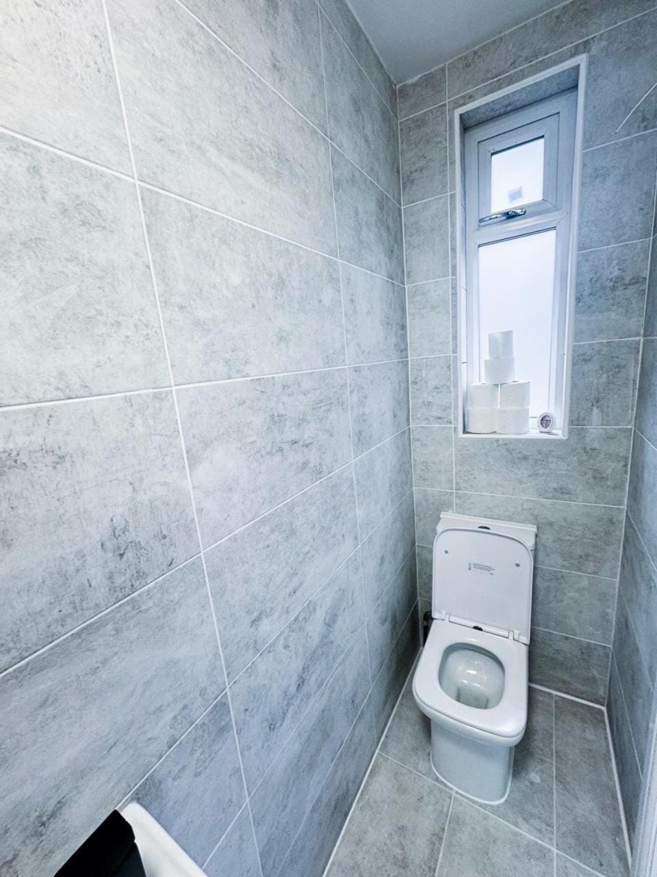 Modern Luxury 2 Bed and Private Studio Room with Parking Apartment in London Borough of Southwark