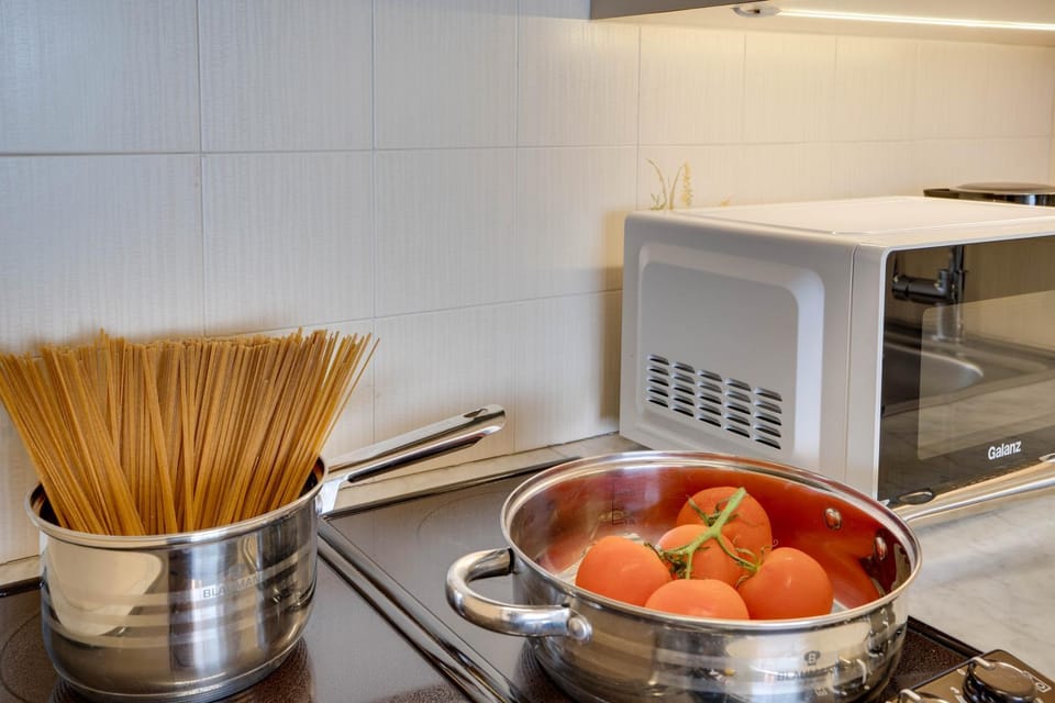 Kitchen or kitchenette, Food