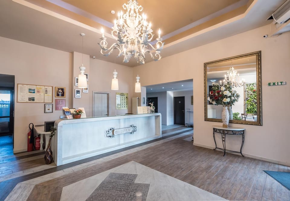 Property building, Facade/entrance, Lobby or reception, Lobby or reception, Decorative detail, On site, Location