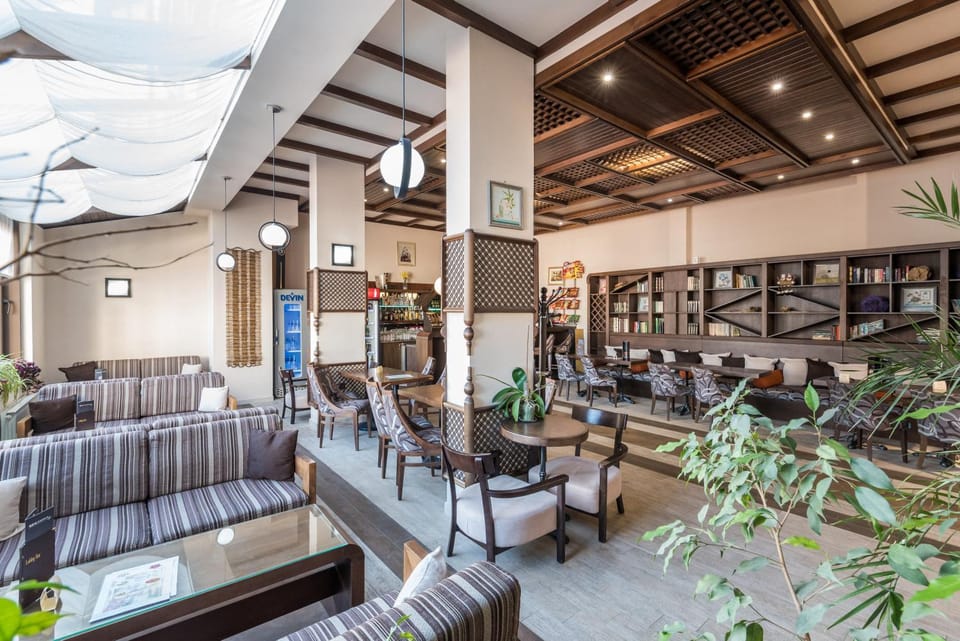 Restaurant/places to eat, Lobby or reception, Seating area, On site, furniture