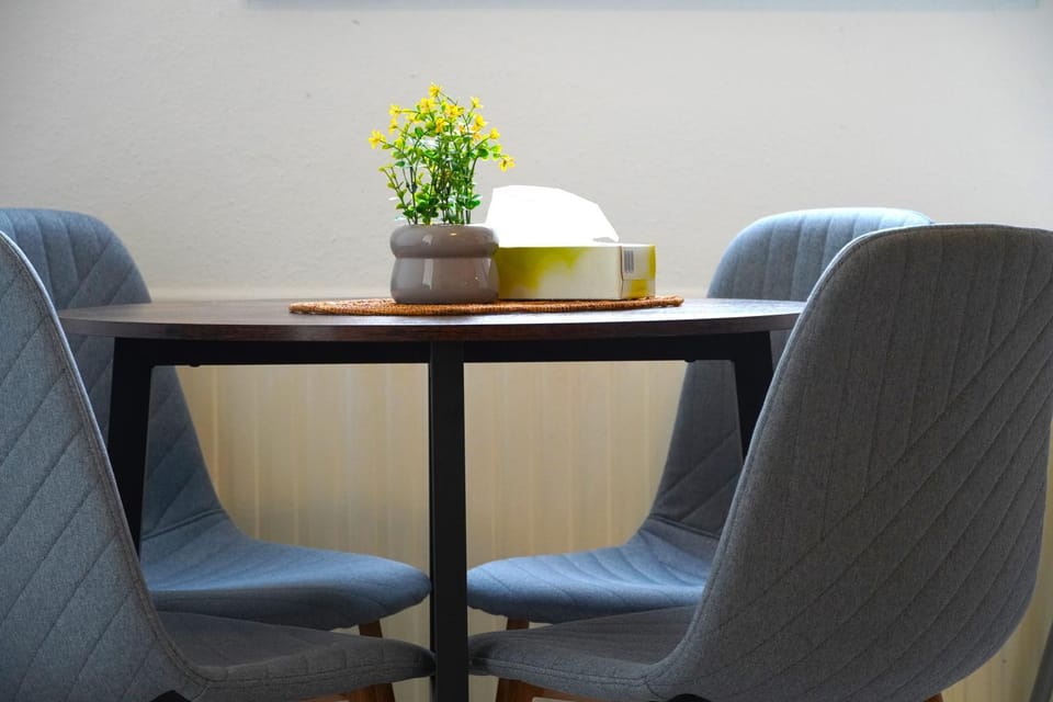 Seating area, Dining area, Food, kitchen
