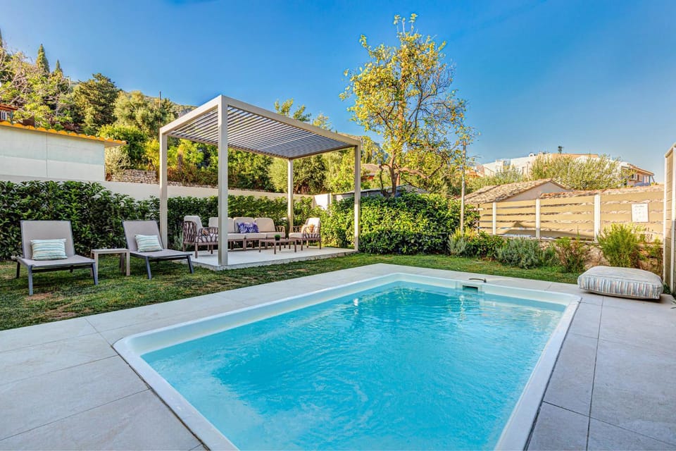 Pool view, Swimming pool, sunbed