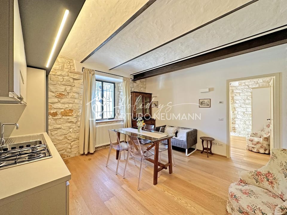 Kitchen or kitchenette, Living room, Seating area, Dining area, stove