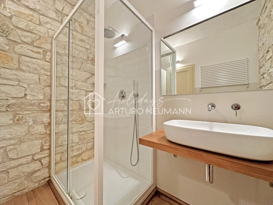 Shower, Bathroom, towels