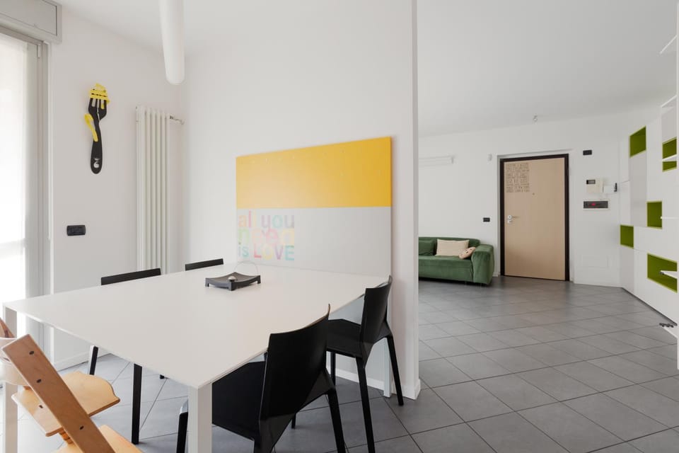 Seating area, Dining area