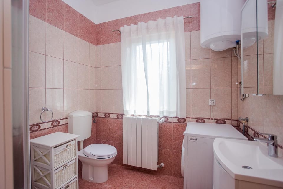 Shower, Toilet, Bathroom, internet, towels, washing machine