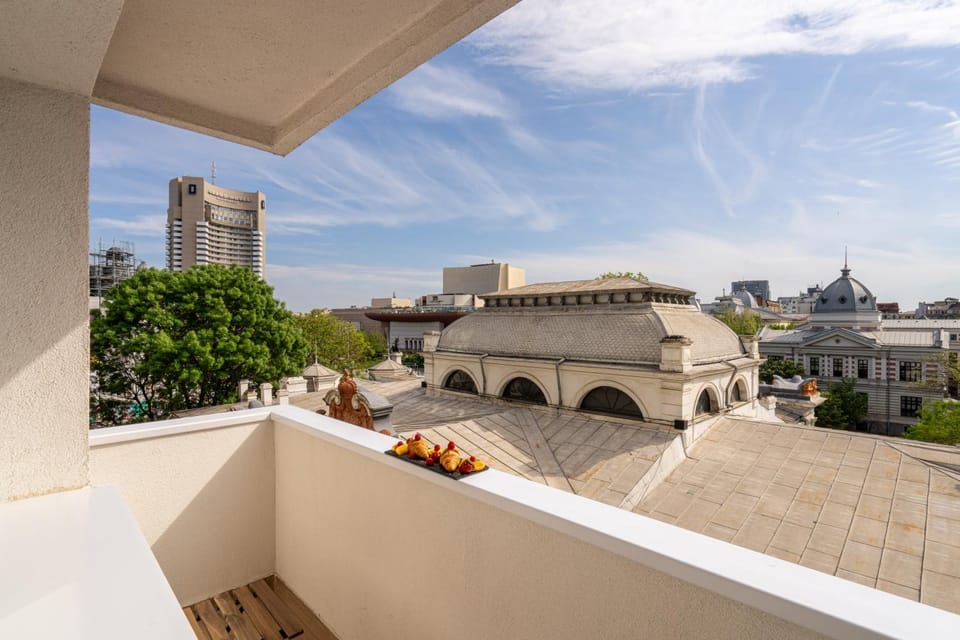 View (from property/room), Balcony/Terrace, City view
