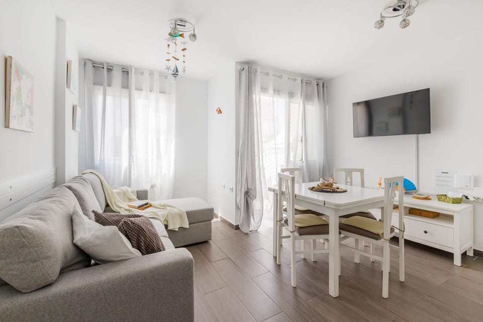 Communal lounge/ TV room, Living room, Dining area