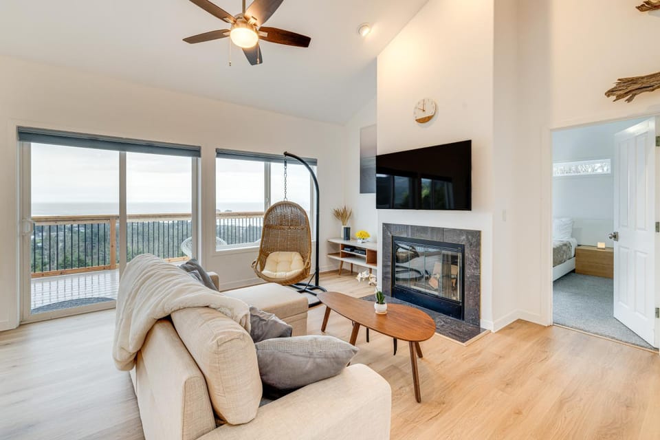 Lovely Rockaway Beach Home w/ Pacific Ocean Views! House in Rockaway Beach