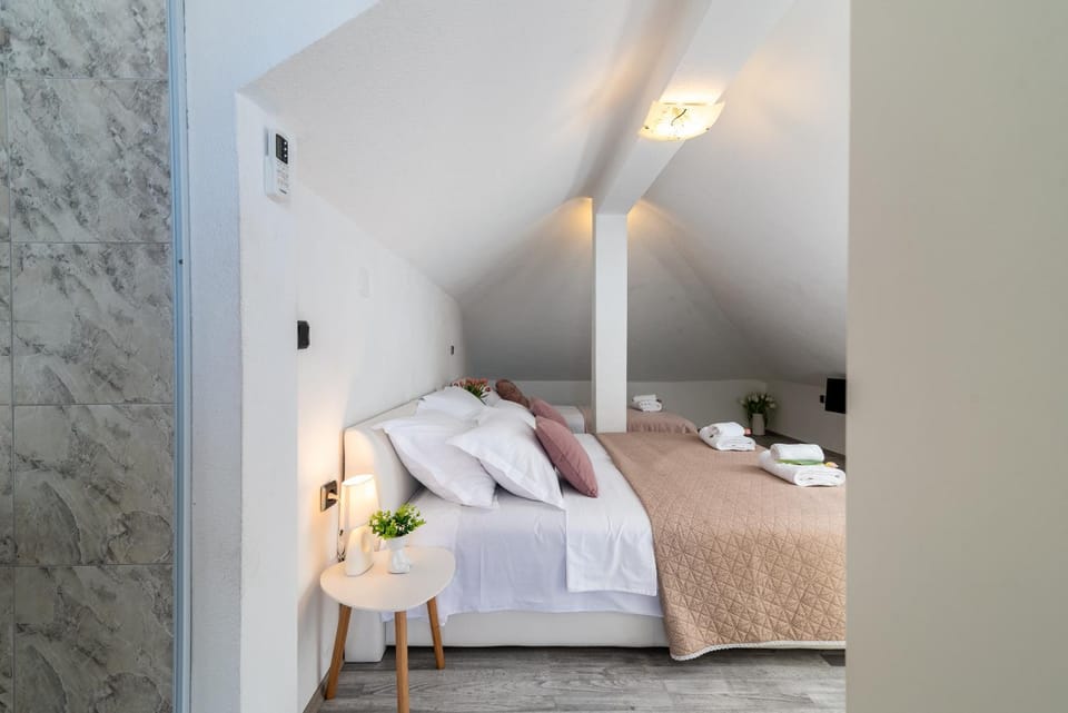 Bed, TV and multimedia