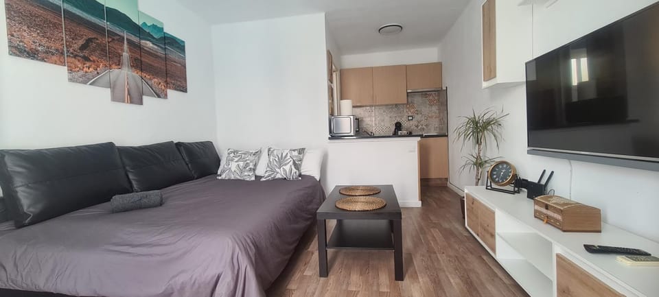 Bed, Living room