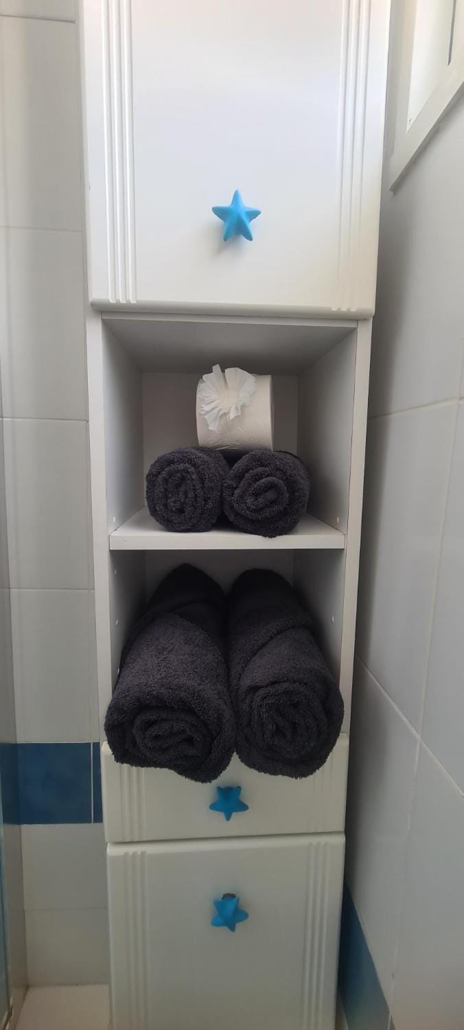 Bathroom, towels, wardrobe