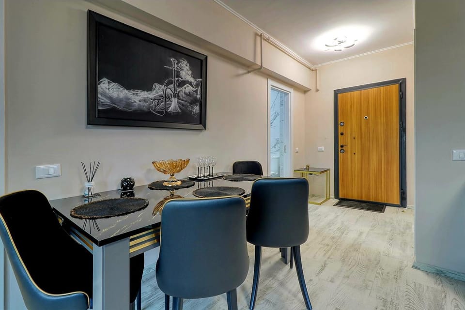 Living room, Dining area, locker