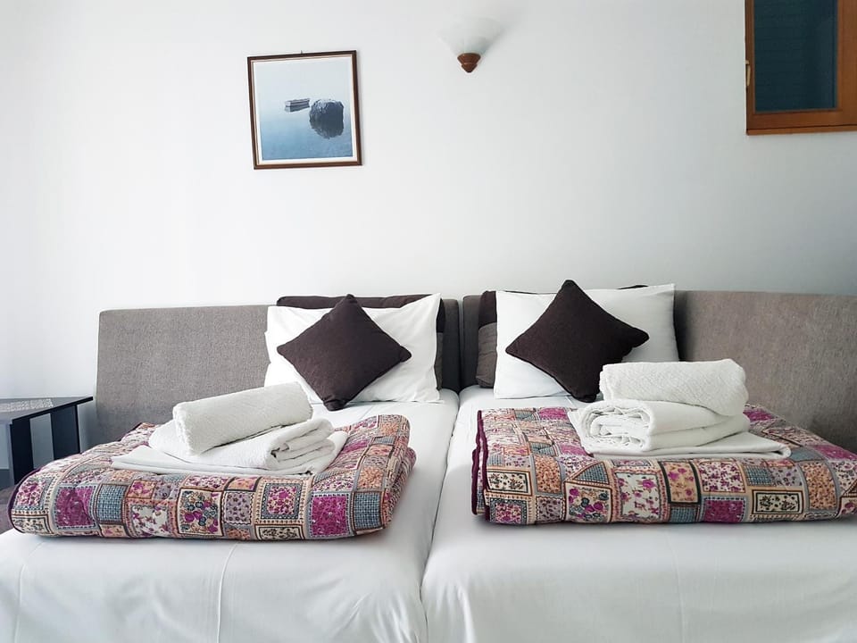 Bed, Living room