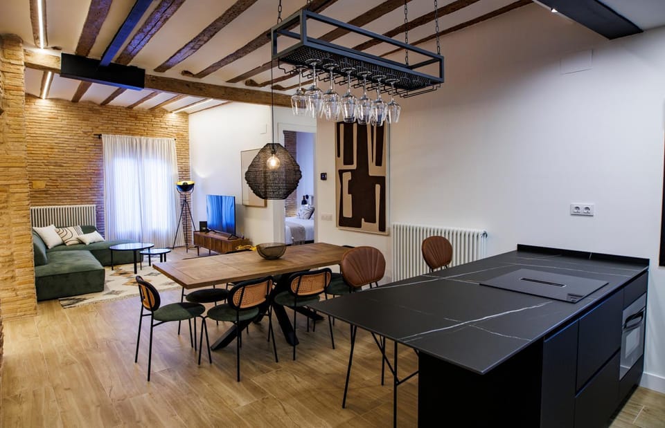 Communal lounge/ TV room, Living room, Dining area