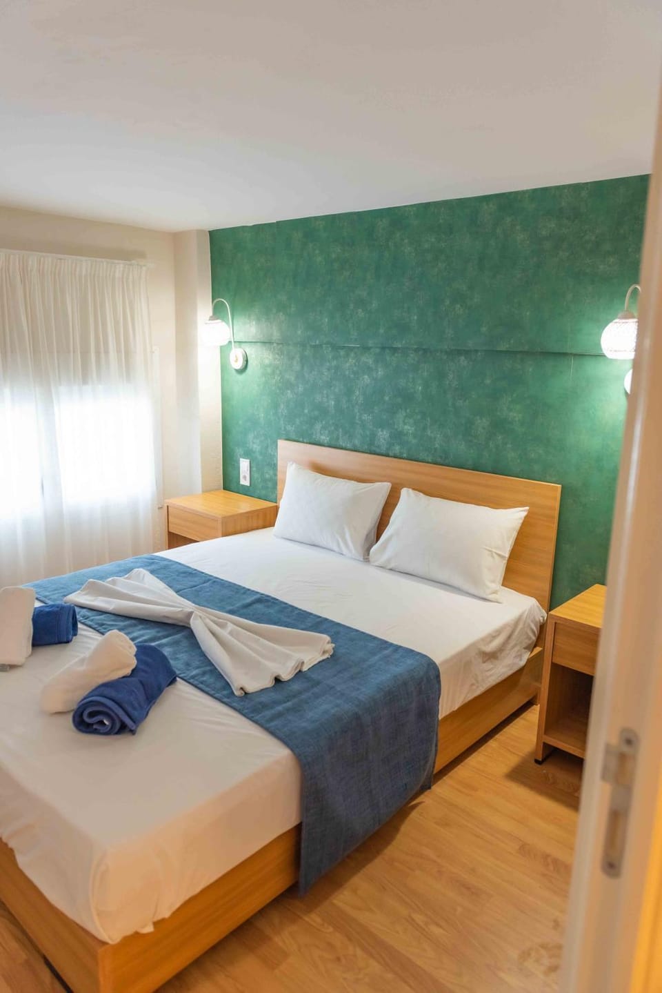 Bed, Photo of the whole room, Bedroom, towels