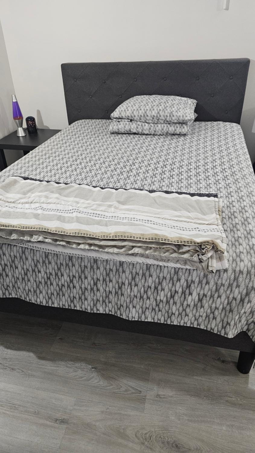 Bright and Cozy Room with Free Parking Vacation rental in Edmonton