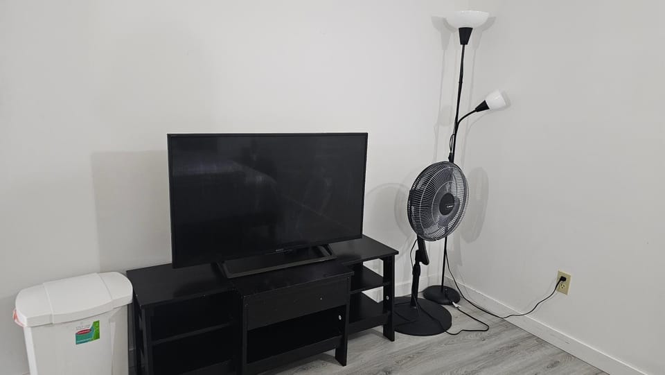 Bright and Cozy Room with Free Parking Vacation rental in Edmonton