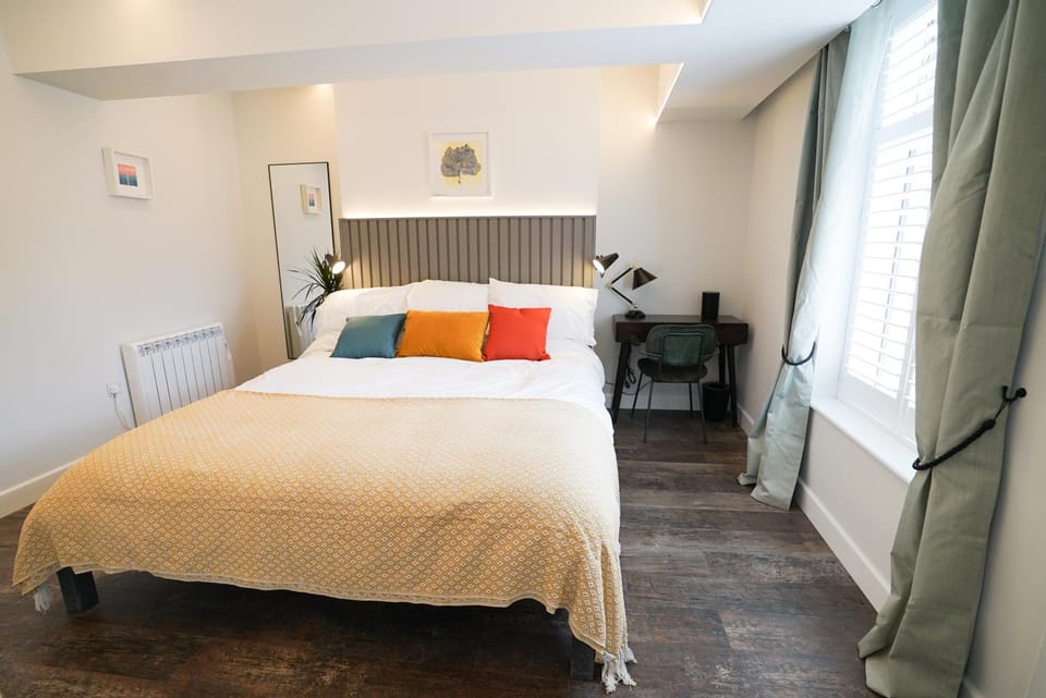 Bed, Photo of the whole room