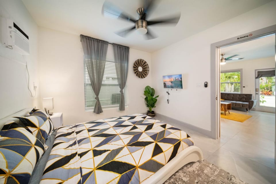 Modern Apt Near Las Olas Beach Apartment in Fort Lauderdale