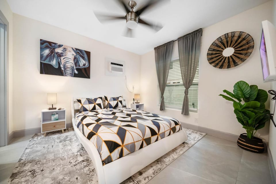 Modern Apt Near Las Olas Beach Apartment in Fort Lauderdale