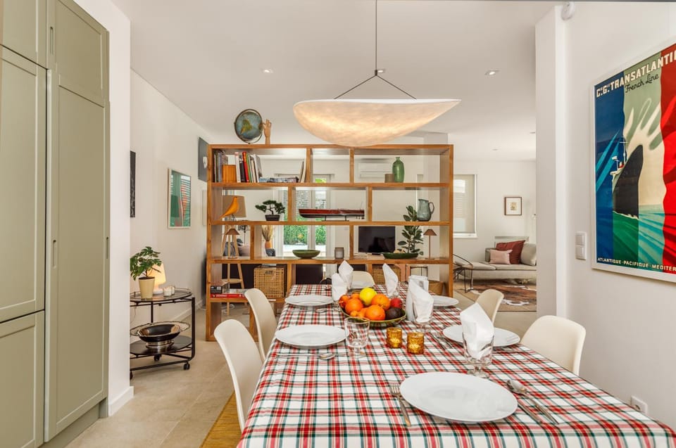 Kitchen or kitchenette, Food and drinks, Dining area