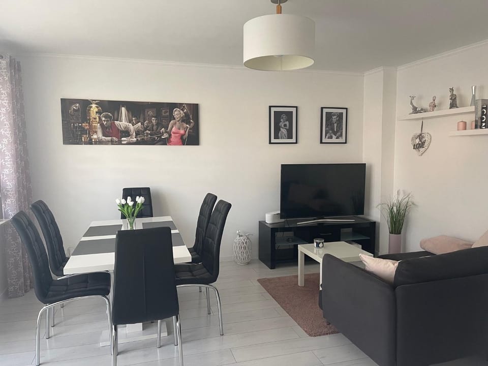 Communal lounge/ TV room, Dining area