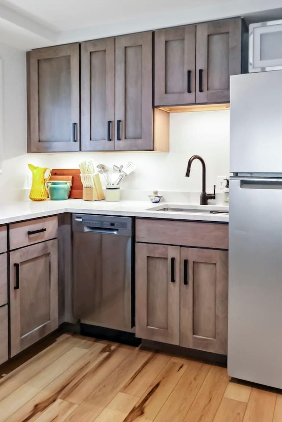 Kitchen or kitchenette, dishwasher