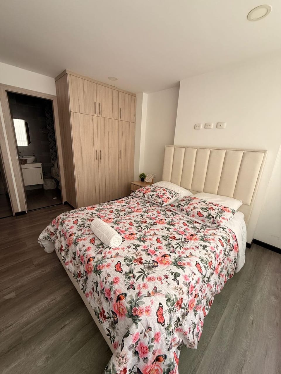 Bed, Photo of the whole room, Bedroom, wardrobe