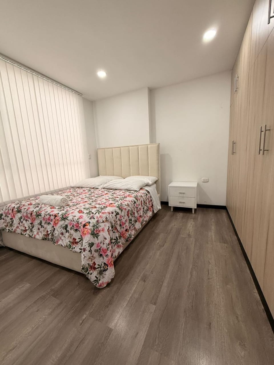 Bed, Photo of the whole room, Bedroom, internet, wardrobe