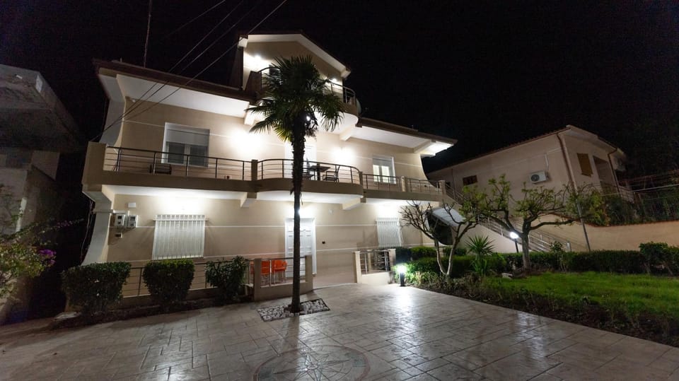 Property building, Night, Garden, View (from property/room), Balcony/Terrace, Garden view, Parking