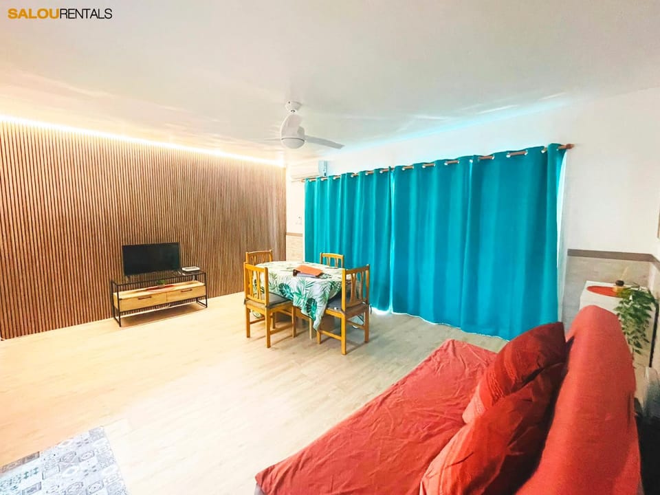 Communal lounge/ TV room, Living room, Dining area, internet, air conditioner